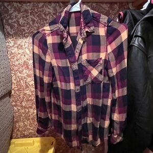 Cute Plaid Button-Up Shirt Flannel XS S